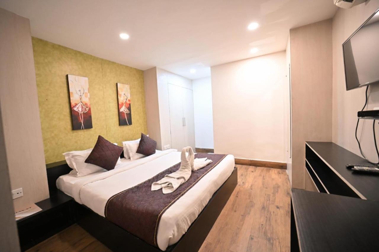 Hotel Prag Continental Guwahati Exterior foto