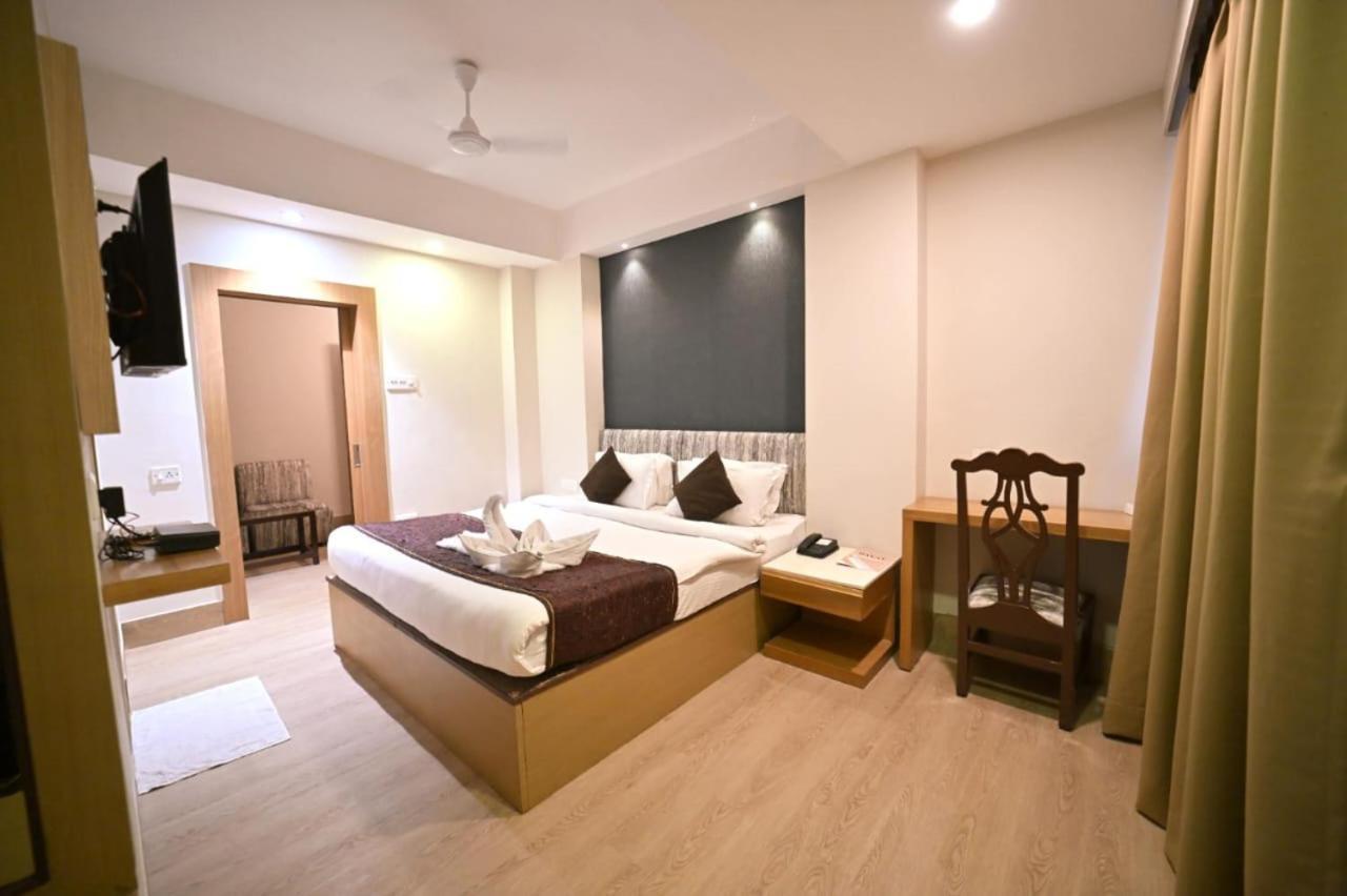 Hotel Prag Continental Guwahati Exterior foto