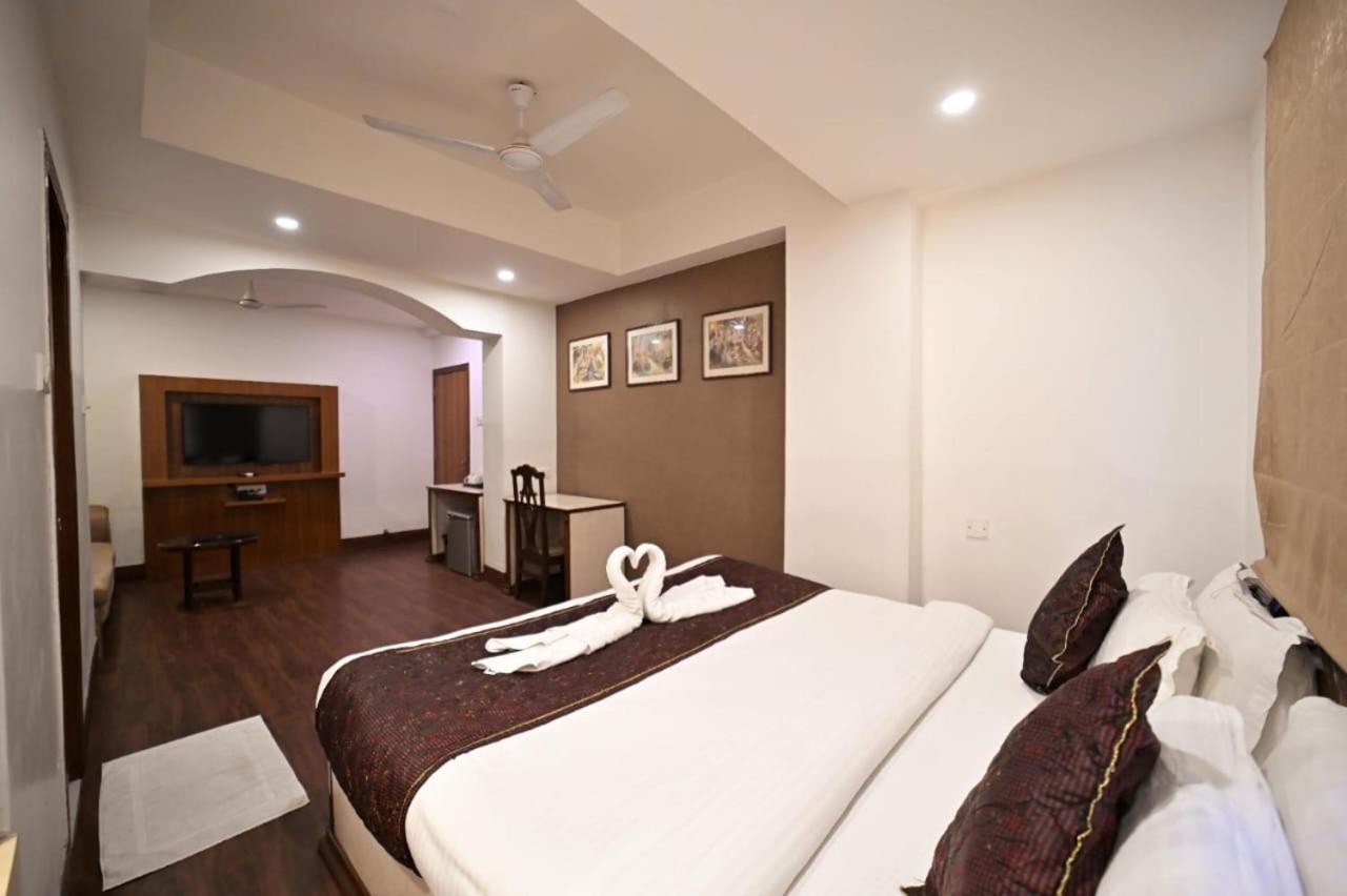 Hotel Prag Continental Guwahati Exterior foto