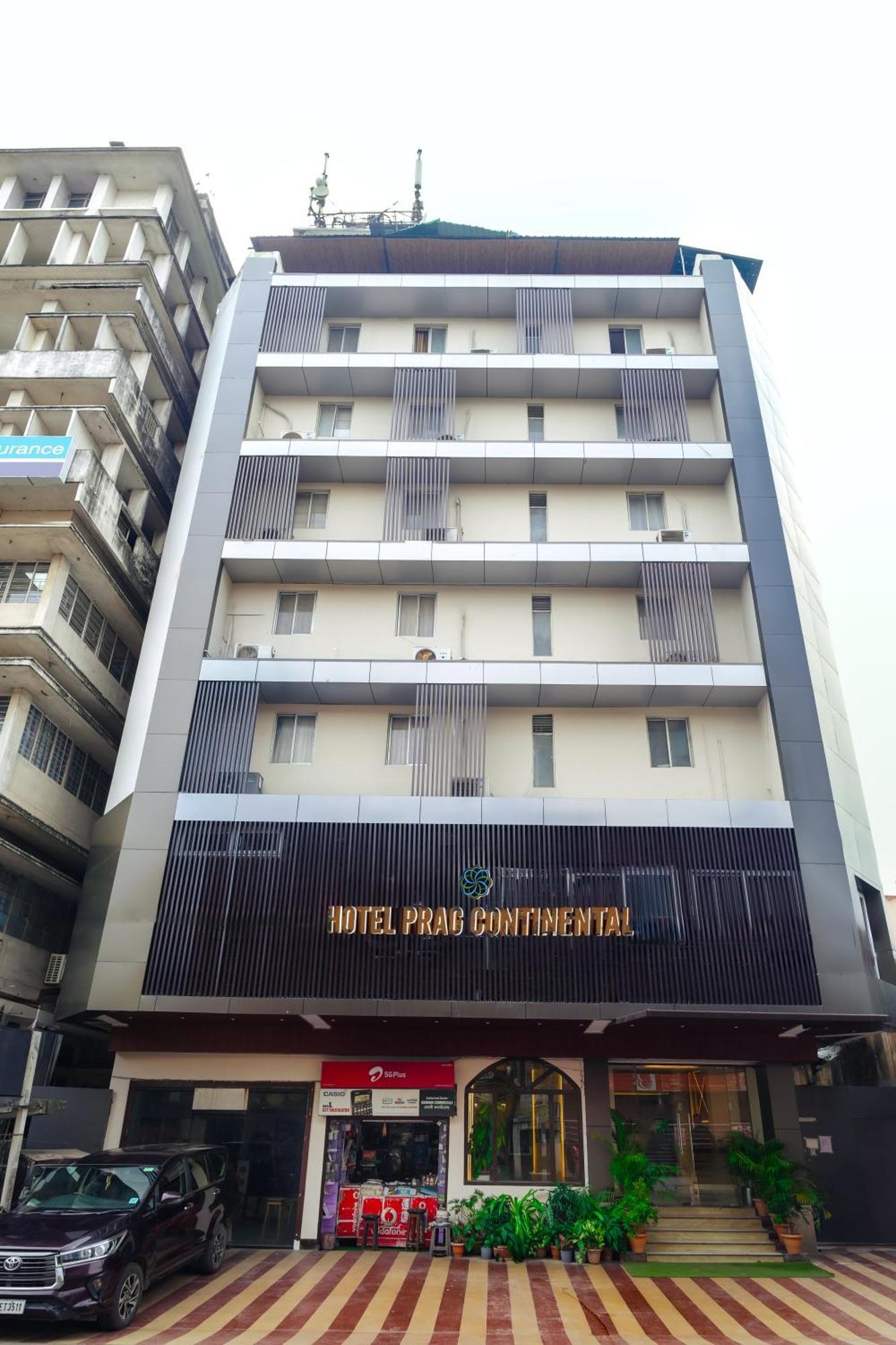 Hotel Prag Continental Guwahati Exterior foto